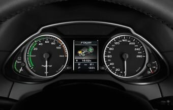 Приборная панель и электронные системы гибридного Audi Q5